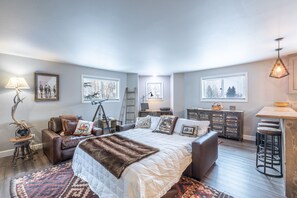 1 bedroom, desk, free WiFi, bed sheets