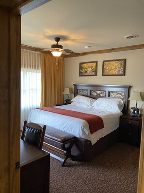 2 bedrooms, in-room safe, iron/ironing board, free WiFi
