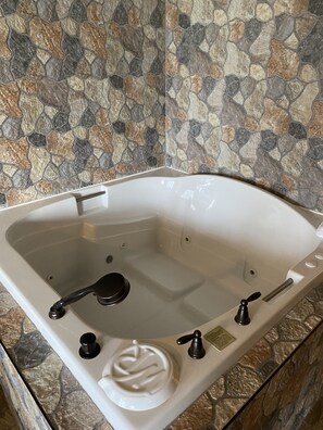 Shower, jetted bath, hair dryer, towels