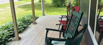 Spacious four bedroom house -walking distance to Lake Superior / Washburn shops