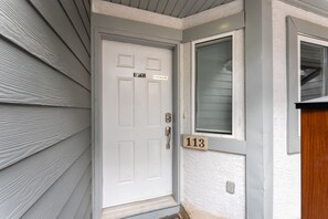 Unclassified image, 5 of 30, button - The Norquay | Pet-Friendly 2 Bed + Mtn View (Canmore)