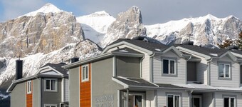 The Norquay | Pet-Friendly 2 Bed + Mtn View