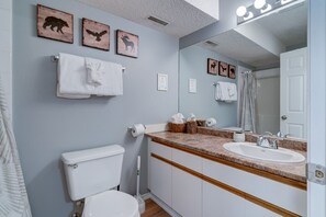 Haartrockner, Handtücher, Seife, Shampoo