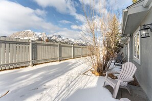 Unclassified image, 4 of 30, button - The Norquay | Pet-Friendly 2 Bed + Mtn View (Canmore)