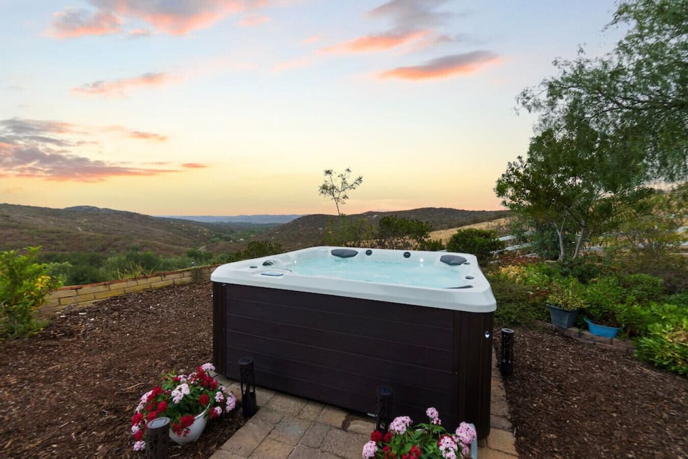 The Avocado House, Hot Tub, Game Room, Views