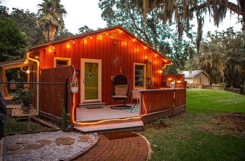 Cozy House on the Marsh, 6 minutes from the beach!