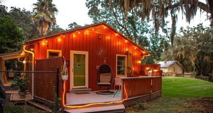Cozy House on the Marsh, 6 minutes from the beach!