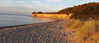 New, exclusive vacation home close to the beach with sauna, 3 bedrooms, fireplace, garage,