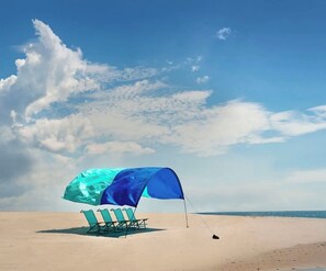Beach nearby, sun loungers, beach towels