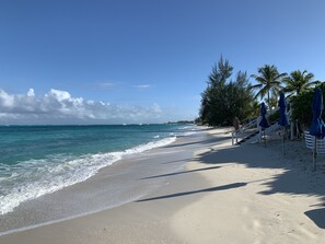 Beach nearby, sun loungers, beach towels