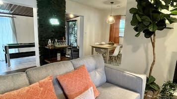 Televisión, Netflix, tenis de mesa y servicios de streaming