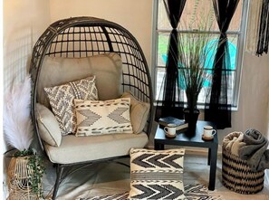 テレビ、Netflix、卓球台、ストリーミングサービス