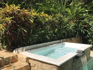 Outdoor spa tub - TROGON BUNGA (Montezuma)