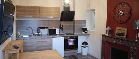 Frigorífic, microones, forn i placa de cuina