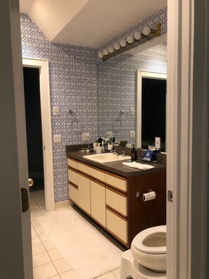 Kylpyamme, poreamme, hiustenkuivaaja