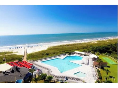 Second Floor Ocean View- Steps from the Beach! 1 Bedroom villa in a gated Resort