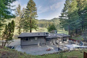 Exterior - ★ Baywood Redwood Retreat-7Bd/ Luxury / Rejuvenate (Bayside)