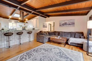 Smart TV, fireplace, books, offices