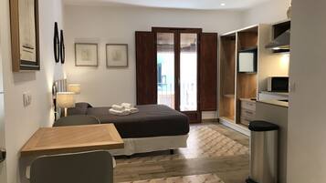 Iron/ironing board, free WiFi, bed sheets