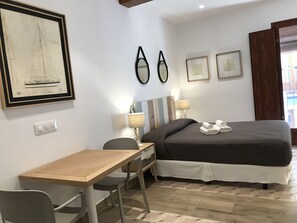Iron/ironing board, free WiFi, bed sheets