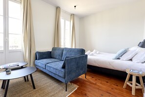 TV - The Blue Nest, Studio at Victoire Square (Burdeos)