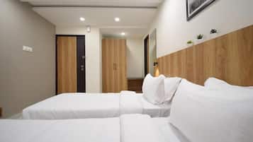 Deluxe Twin Room | Premium bedding, desk, laptop workspace, free WiFi