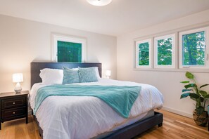 3 Schlafzimmer, Schreibtisch, Bügeleisen/Bügelbrett, Reisekinderbett