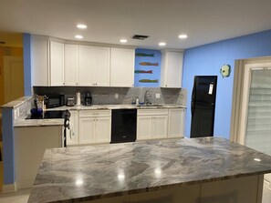 Fridge, microwave, oven, stovetop - NEWLY REMODELED-Peaceful Florida Island Home-5 minute canal ride to Gulf waters! (Saint James City)