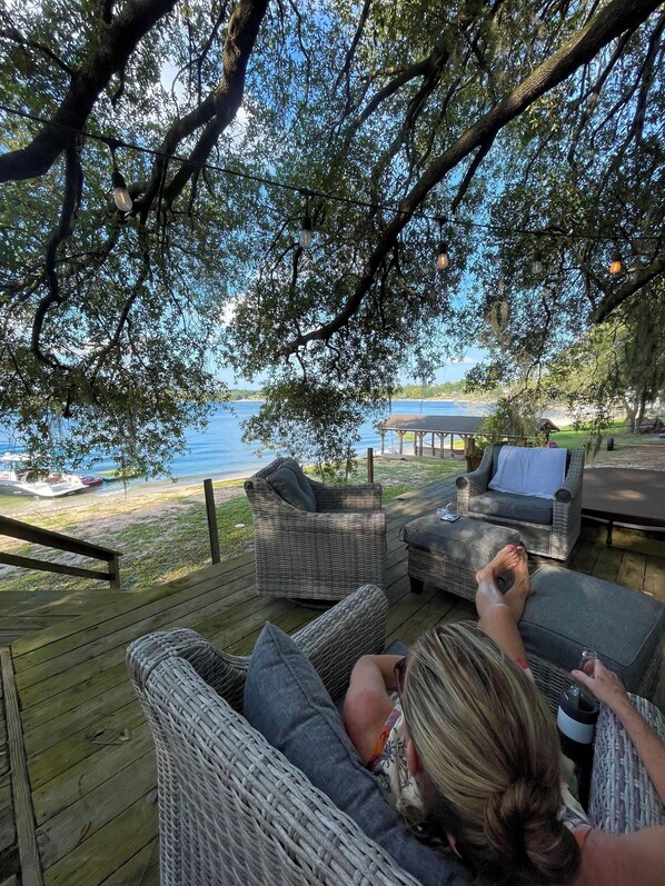 Property grounds - Pet friendly, beautiful lakefront property that sleeps up to 15 people (Chipley)