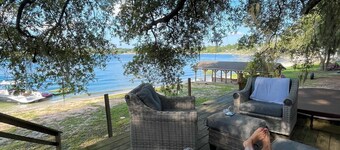 Pet friendly, beautiful lakefront property that sleeps up to 15 people