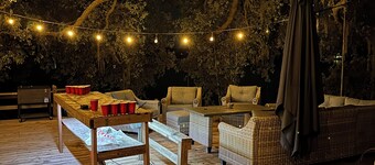 Pet friendly, beautiful lakefront property that sleeps up to 15 people