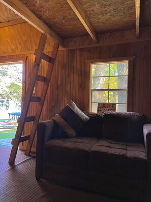 Smart TV, fireplace, DVD player, table football - Pet friendly, beautiful lakefront property that sleeps up to 15 people (Chipley)