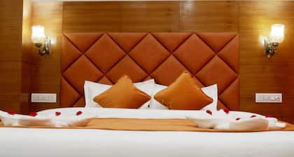 Goroomgo New Ambika Mall Road Manali