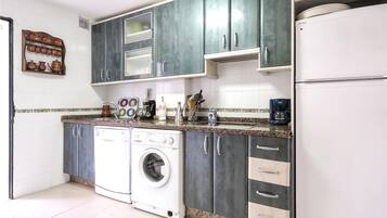 Fridge, dishwasher