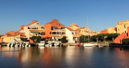 A little corner of paradise overlooking the marine lake Le Barcares