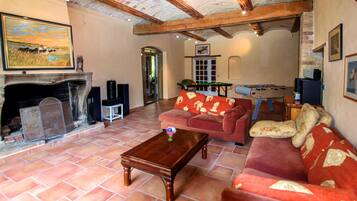 Smart TV, fireplace, foosball, table tennis