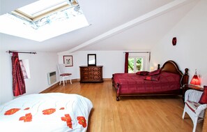 1 slaapkamer, een strijkplank/strijkijzer, reisbedje, gratis wifi