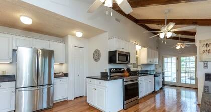 Fantastic for a small family or multiple families!
Also check vrbo.com/3702514