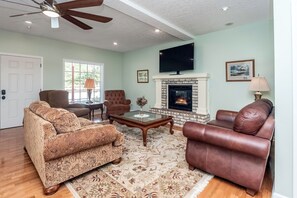 Smart TV, fireplace - Fantastic for a small family or multiple families! 
Also check vrbo.com/3702514 (Banner Elk)