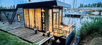 Awesome ship in Warns with kitchen