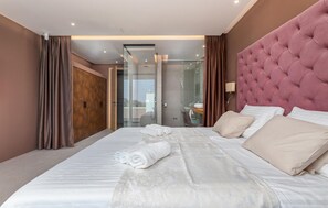 4 bedrooms, free WiFi, bed sheets - Stunning home in Liznjan with WiFi (Liznjan)