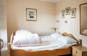 5 bedrooms, travel cot, free WiFi - Amazing home in Tufsingdalen with WiFi (Tufsingdalen)