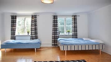 9 bedrooms, free WiFi, bed sheets