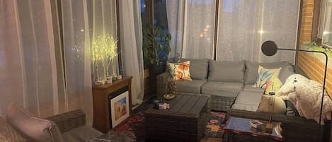 Smart TV, fireplace