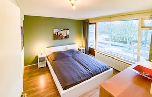 2 bedrooms, travel cot, free WiFi