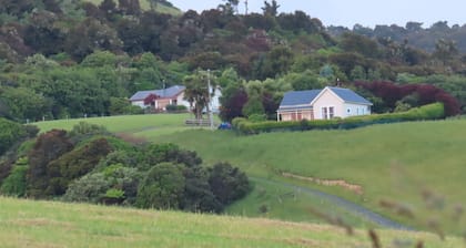 Hilltop Accommodation Catlins - Cottage