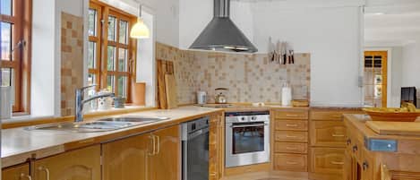 Fridge, stovetop, dishwasher, coffee/tea maker