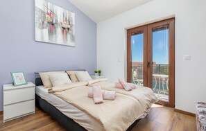 3 bedrooms, free WiFi, bed sheets