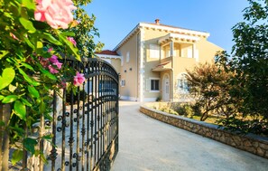 Exterior - Gorgeous home in Kastel Sucurac (Kastel Sucurac)