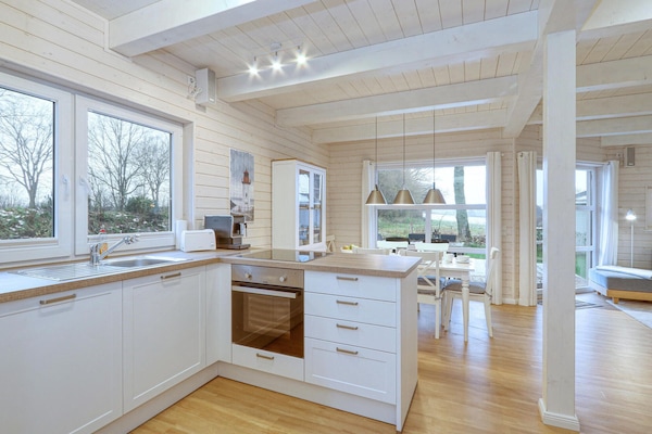 Frigorífico, placa de cocina, lavavajillas y cafetera o tetera